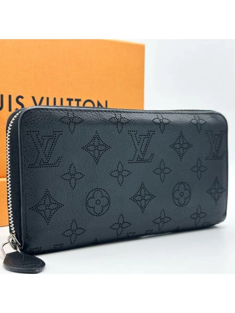 Louis Vuitton Zippy Wallet Mahina Monogram Round - Picture 13 of 13